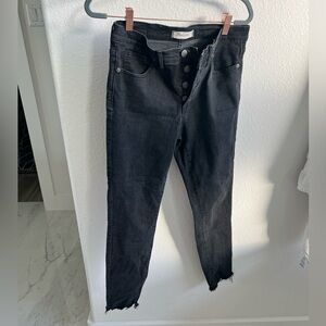 Madewell 9" high-rise, skinny black denim jean. Size 28. Frayed hem.